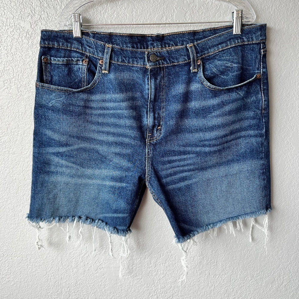 *FIRM PRICE*  Levi’s 502 Cut -Off Jean Shorts sz 38